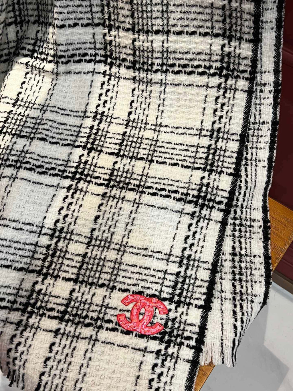 CHANEL SCARF 200 CM IN WHITE CASHMERE 402146