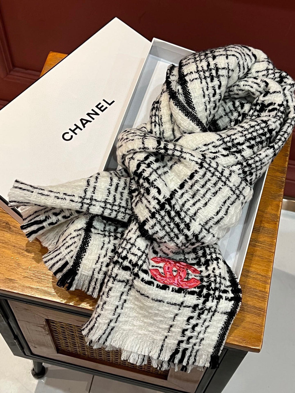 CHANEL SCARF 200 CM IN WHITE CASHMERE 402146