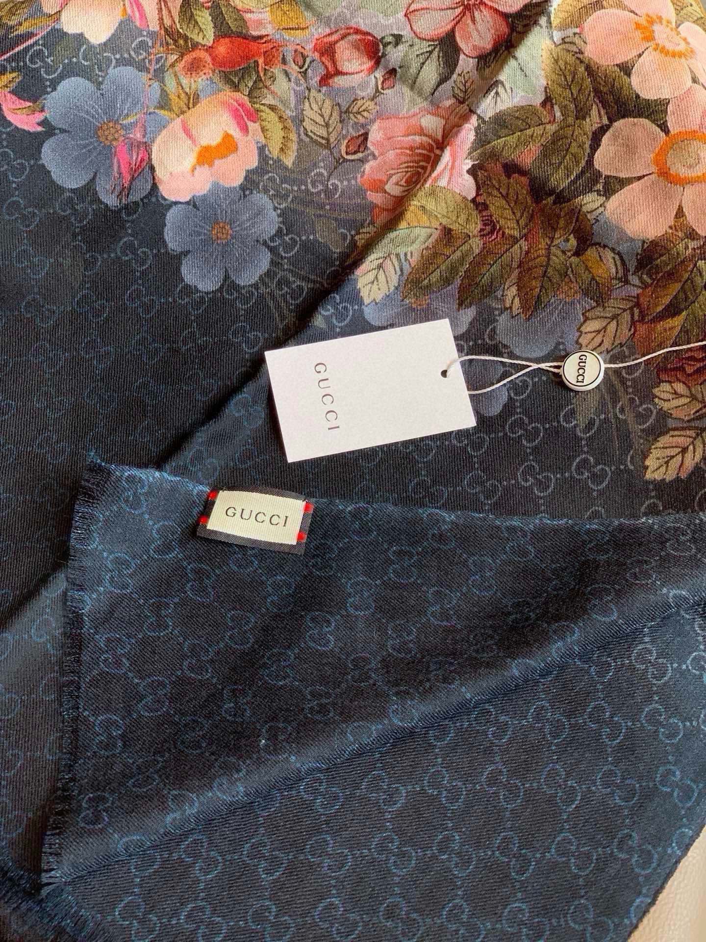 GUCCI SCARF 200 CM IN BLACK CASHMERE WITH COLORFUL FLOWER 405252