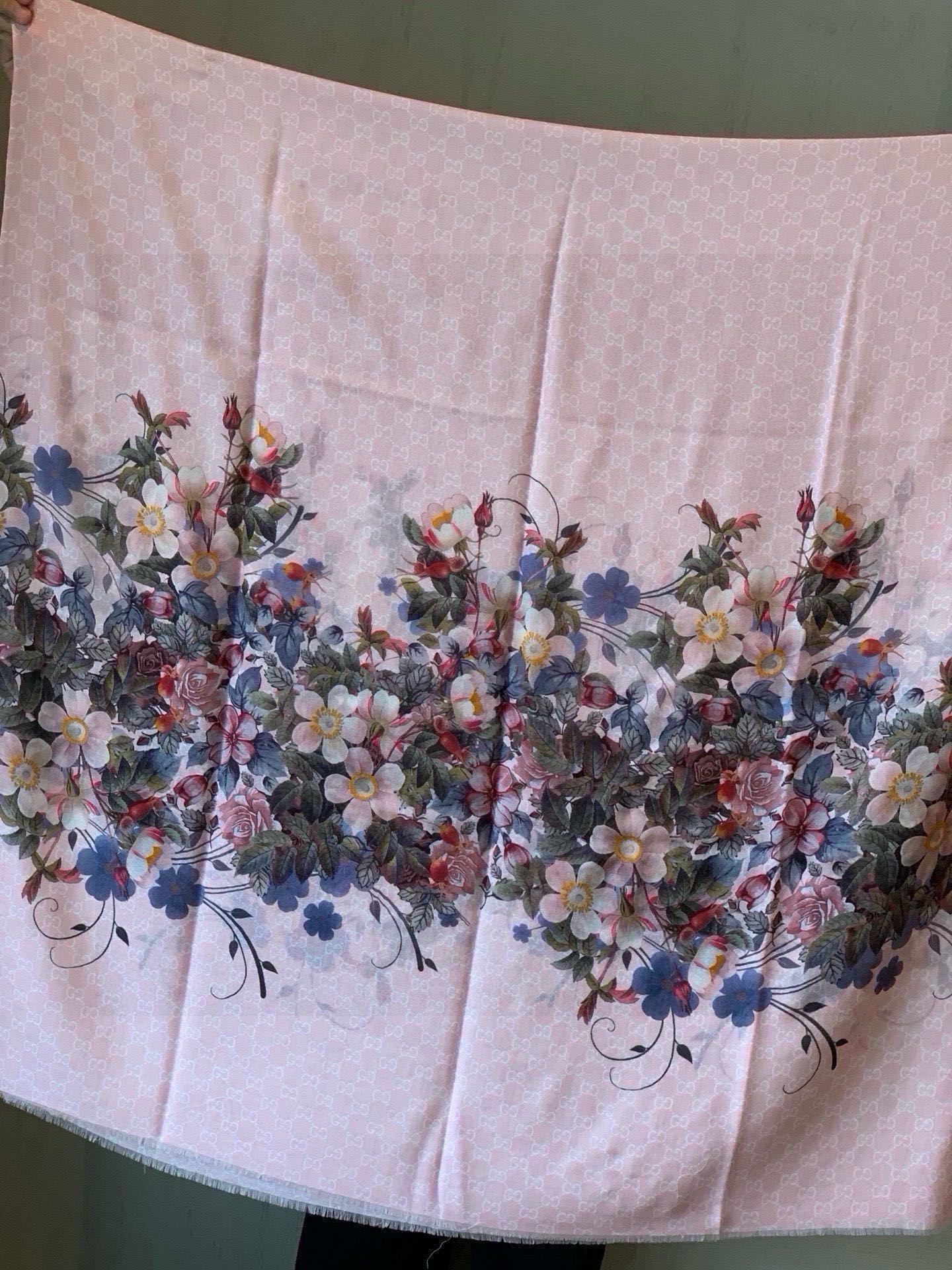 GUCCI SCARF 200 CM IN BLUSH PINK CASHMERE WITH COLORFUL FLOWER 405253