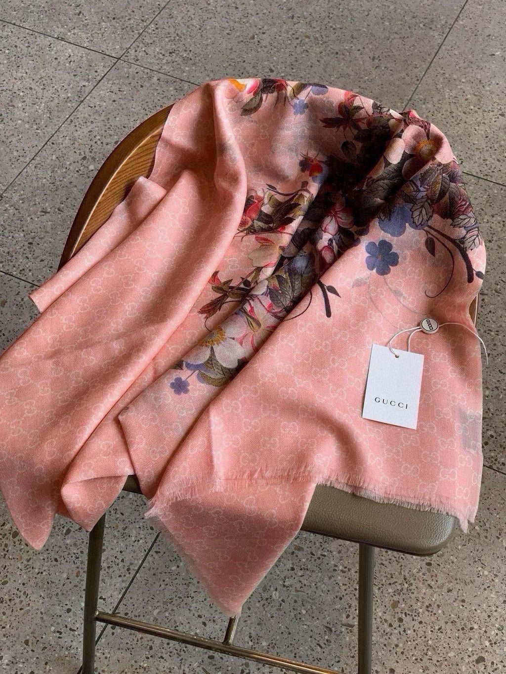GUCCI SCARF 200 CM IN BLUSH PINK CASHMERE WITH COLORFUL FLOWER 405253