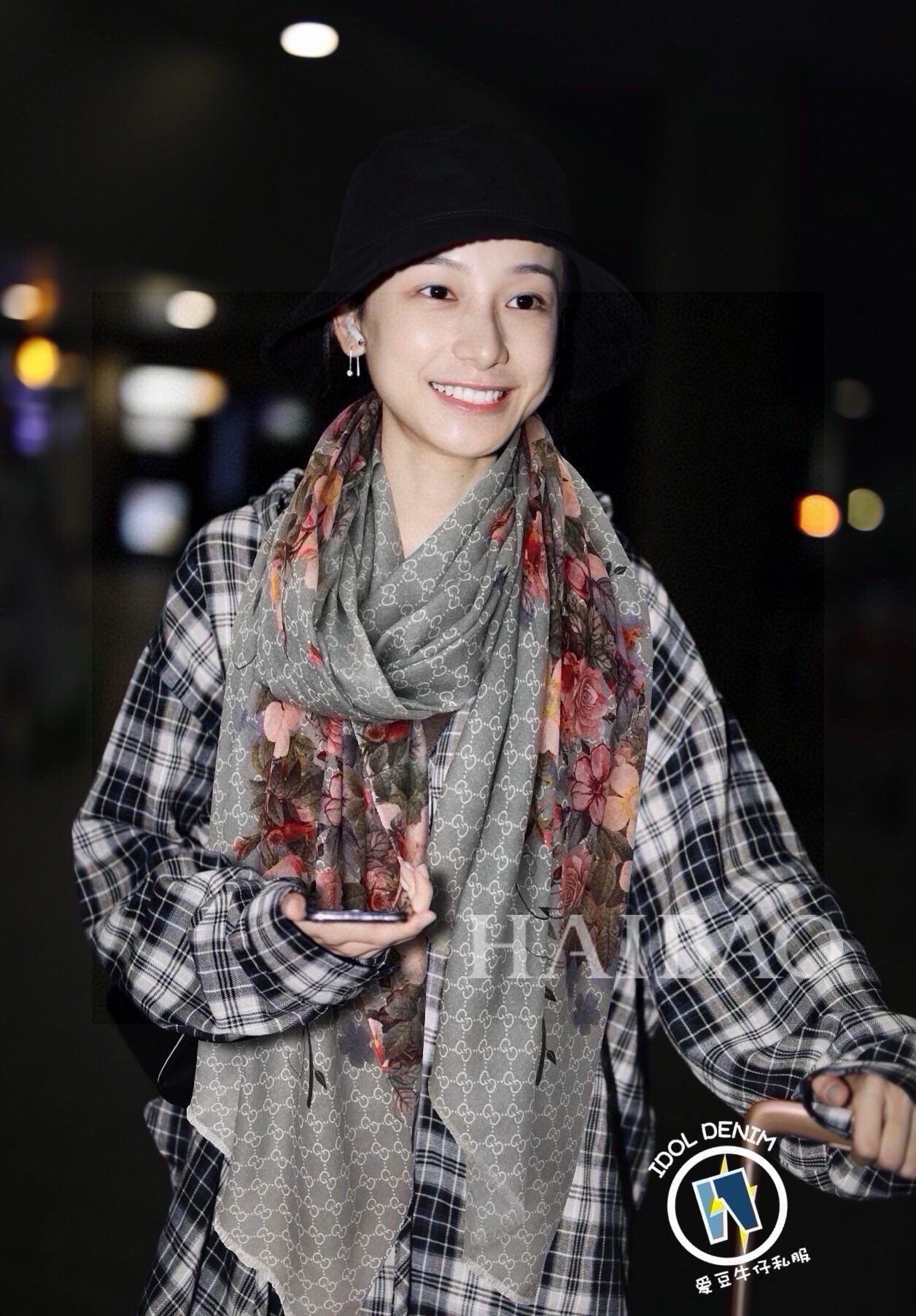 GUCCI SCARF 200 CM IN DOVE GRAY CASHMERE WITH COLORFUL FLOWER 405255