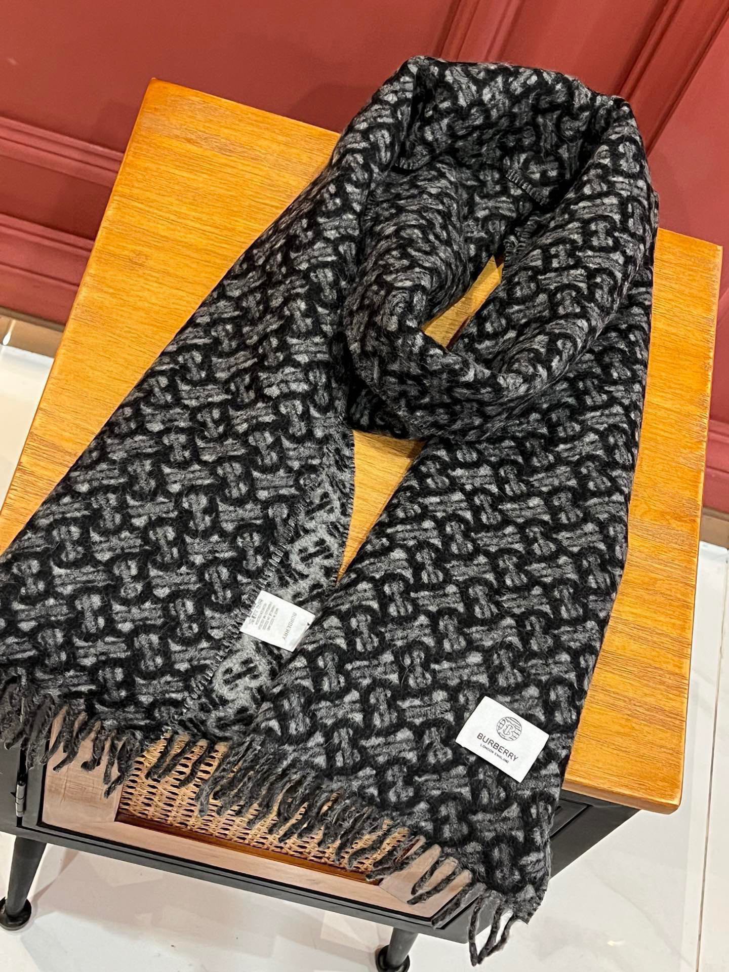 BURBERRY BBR SCARF 180 CM IN CASHMERE 489021