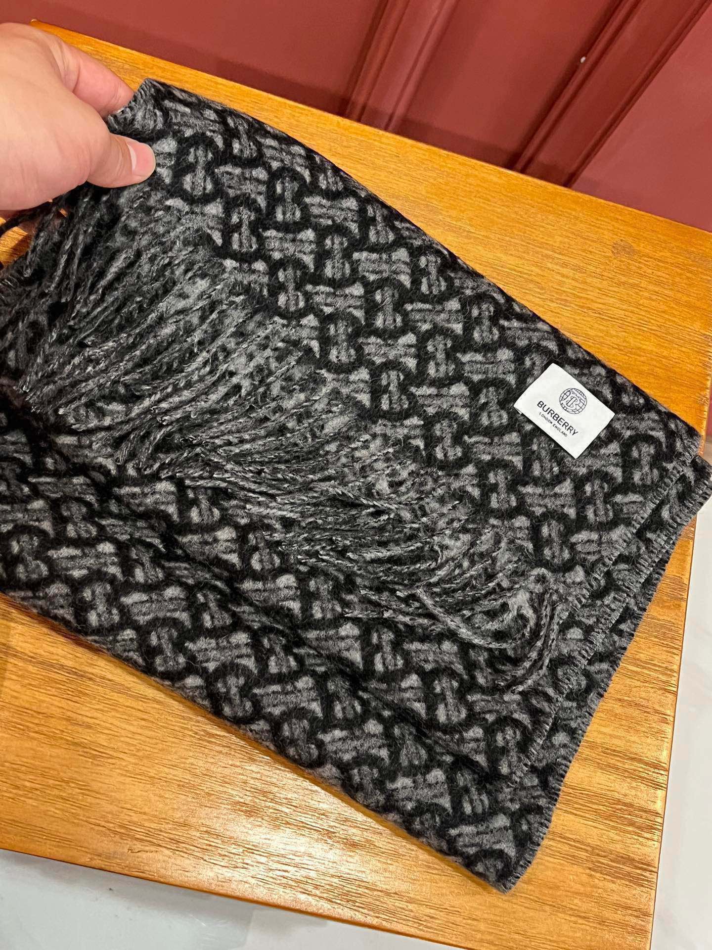 BURBERRY BBR SCARF 180 CM IN CASHMERE 489021