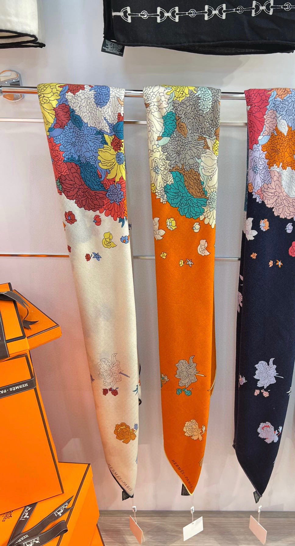 HERMES HERMES 25S SCARF 140 IN SILK 724764