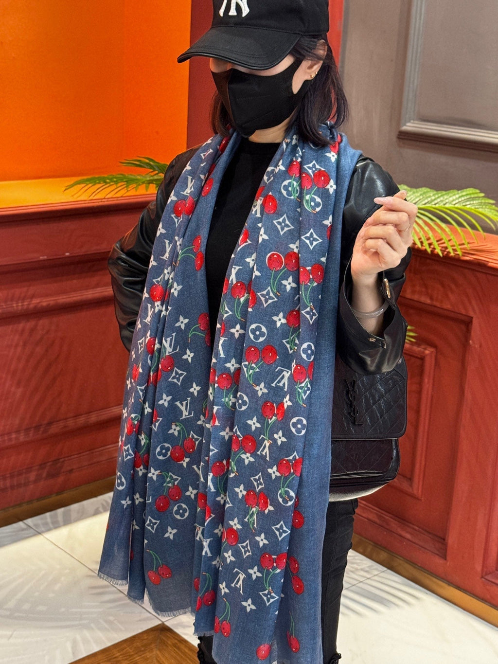LOUIS VUITTON LV SCARF 200 CM IN CASHMERE 728982