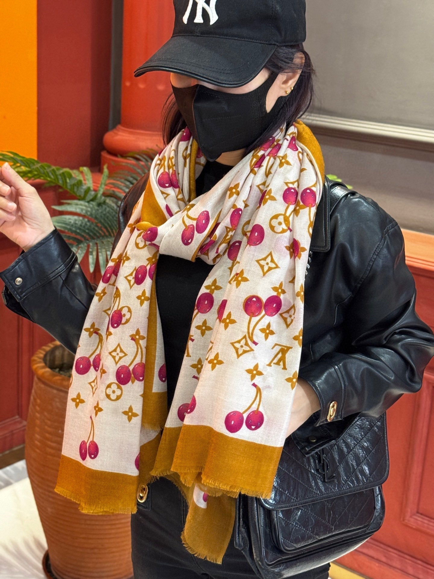 LOUIS VUITTON LV SCARF 200 CM IN CASHMERE 728983