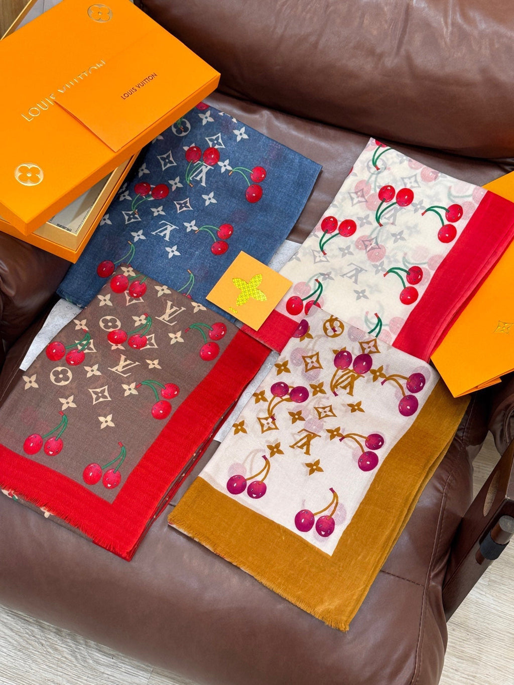 LOUIS VUITTON LV SCARF 200 CM IN CASHMERE 728983
