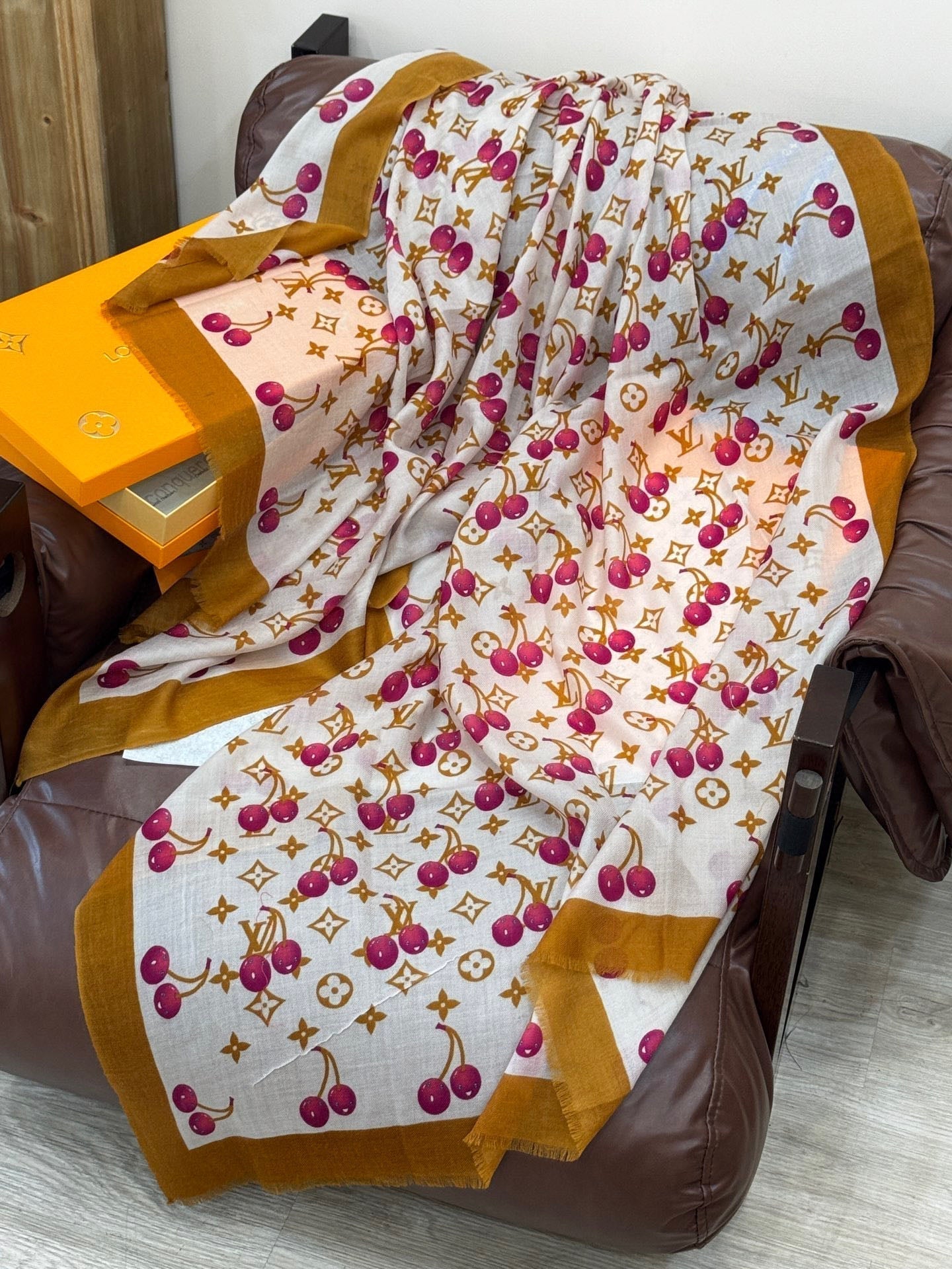 LOUIS VUITTON LV SCARF 200 CM IN CASHMERE 728983