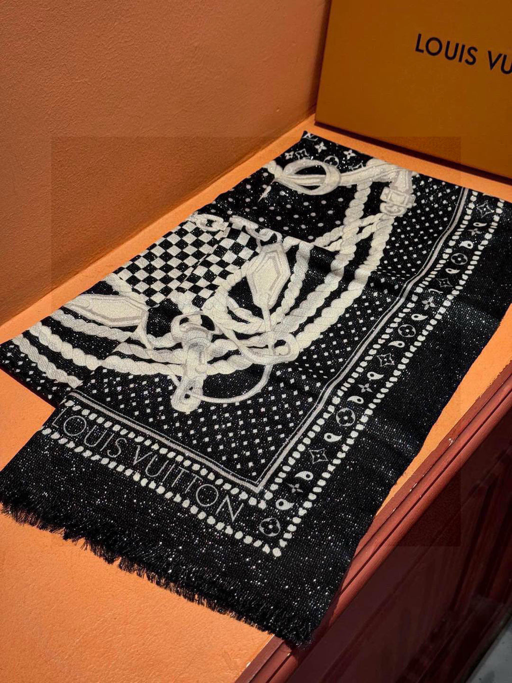 LOUIS VUITTON LV SCARF 200 CM IN CASHMERE 728993