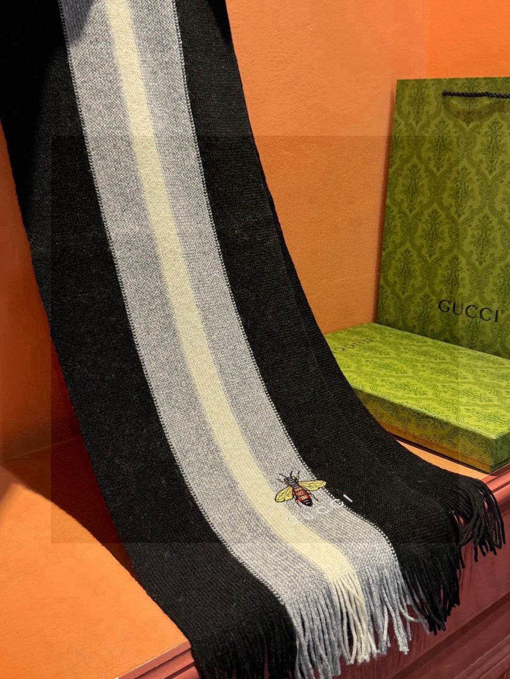 GUCCI 25S SCARF 180 IN CASHMERE 730564