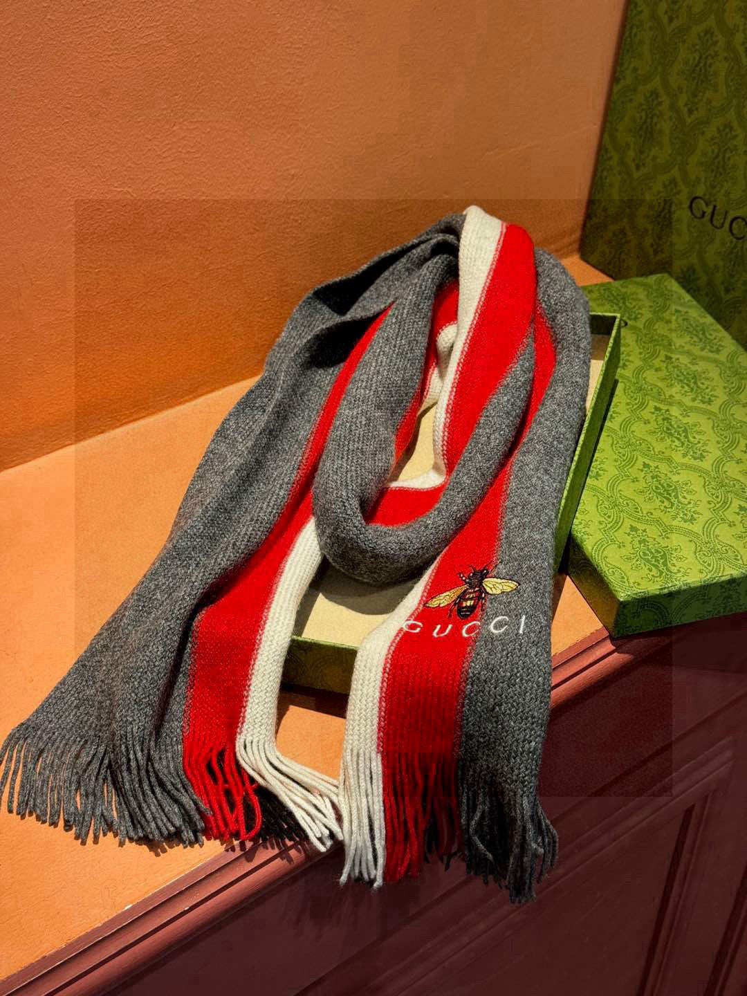 GUCCI 25S SCARF 180 IN CASHMERE 730565