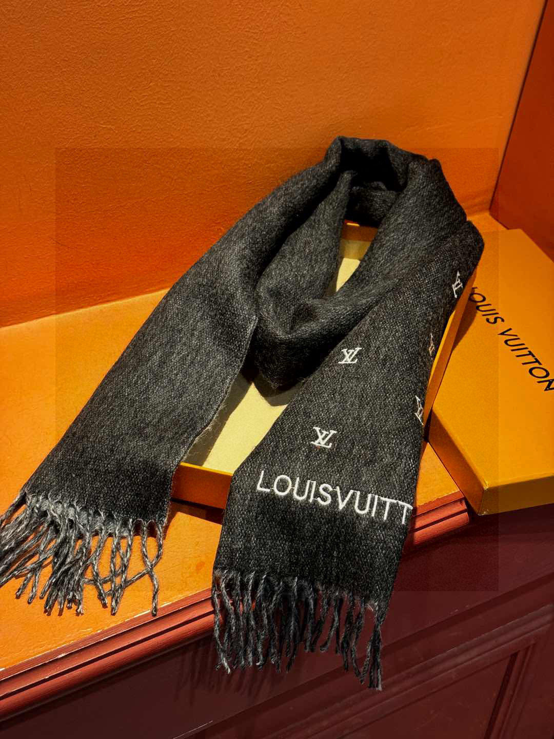 LOUIS VUITTON LV SCARF 180 CM IN CASHMERE 730575