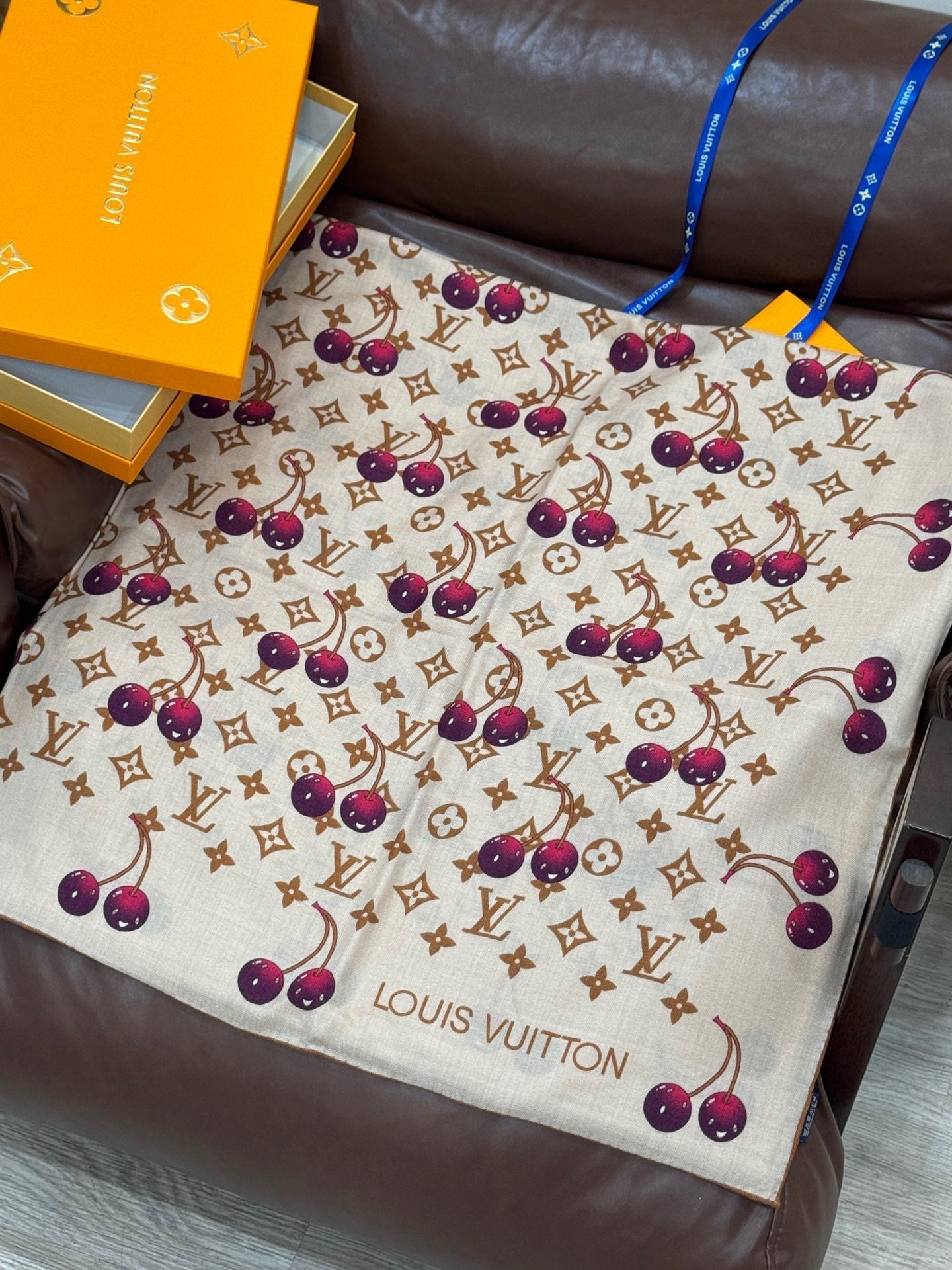LOUIS VUITTON LV SCARF 140 CM IN WOOL MIX SILK 737263