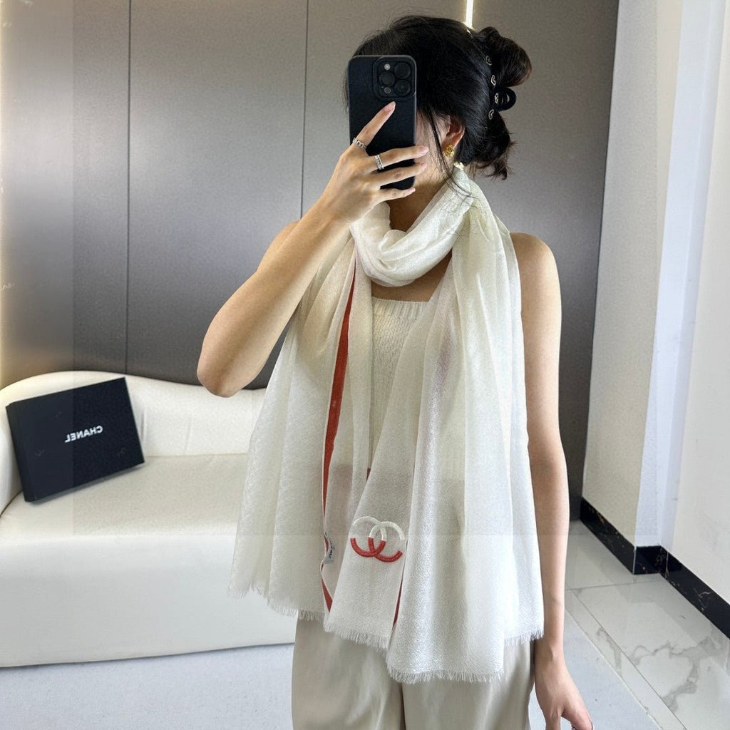 CHANEL SCARF 180 CM IN WHITE WITH RED BORDER CASHMERE SILK 287510