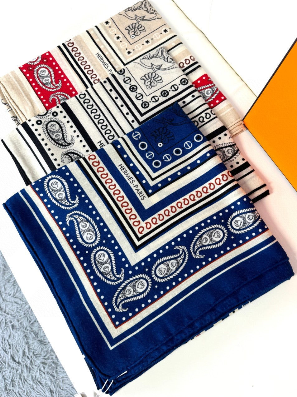 HERMES HERMES 25S SCARF 135 IN CASERE SILK 729039