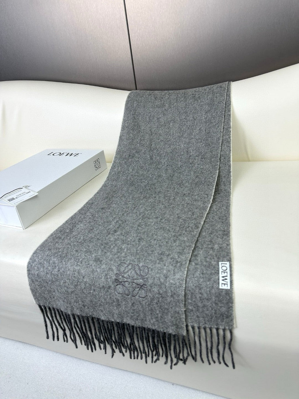 LOEWE SCARF 180 CM IN MOUSE GRAY CASHMERE 383862