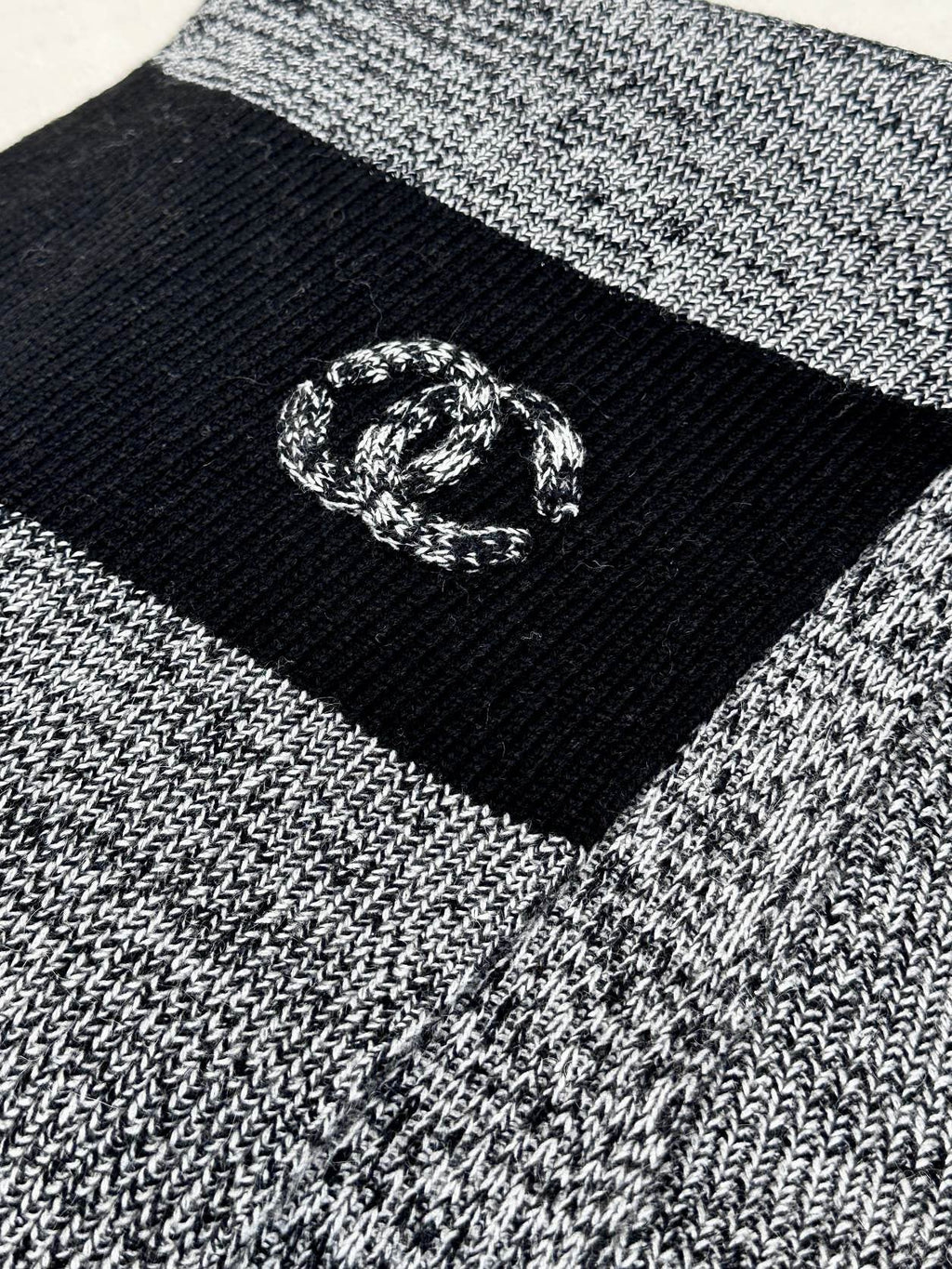 CHANEL SCARF 180 CM IN SHARK GRAY MIX BLACK CASHMERE 389977