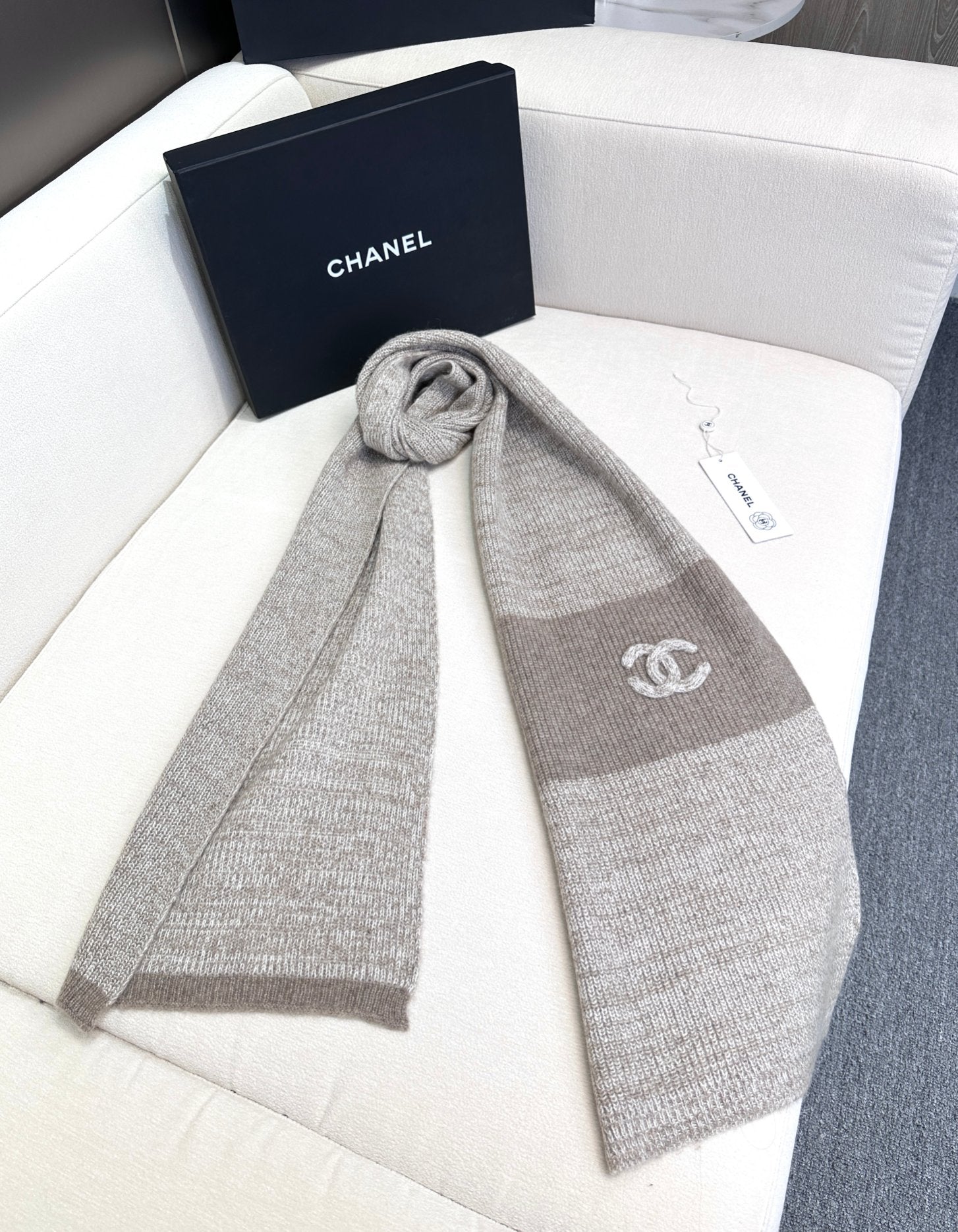CHANEL SCARF 180 CM IN KHAKI BROWN CASHMERE 389978