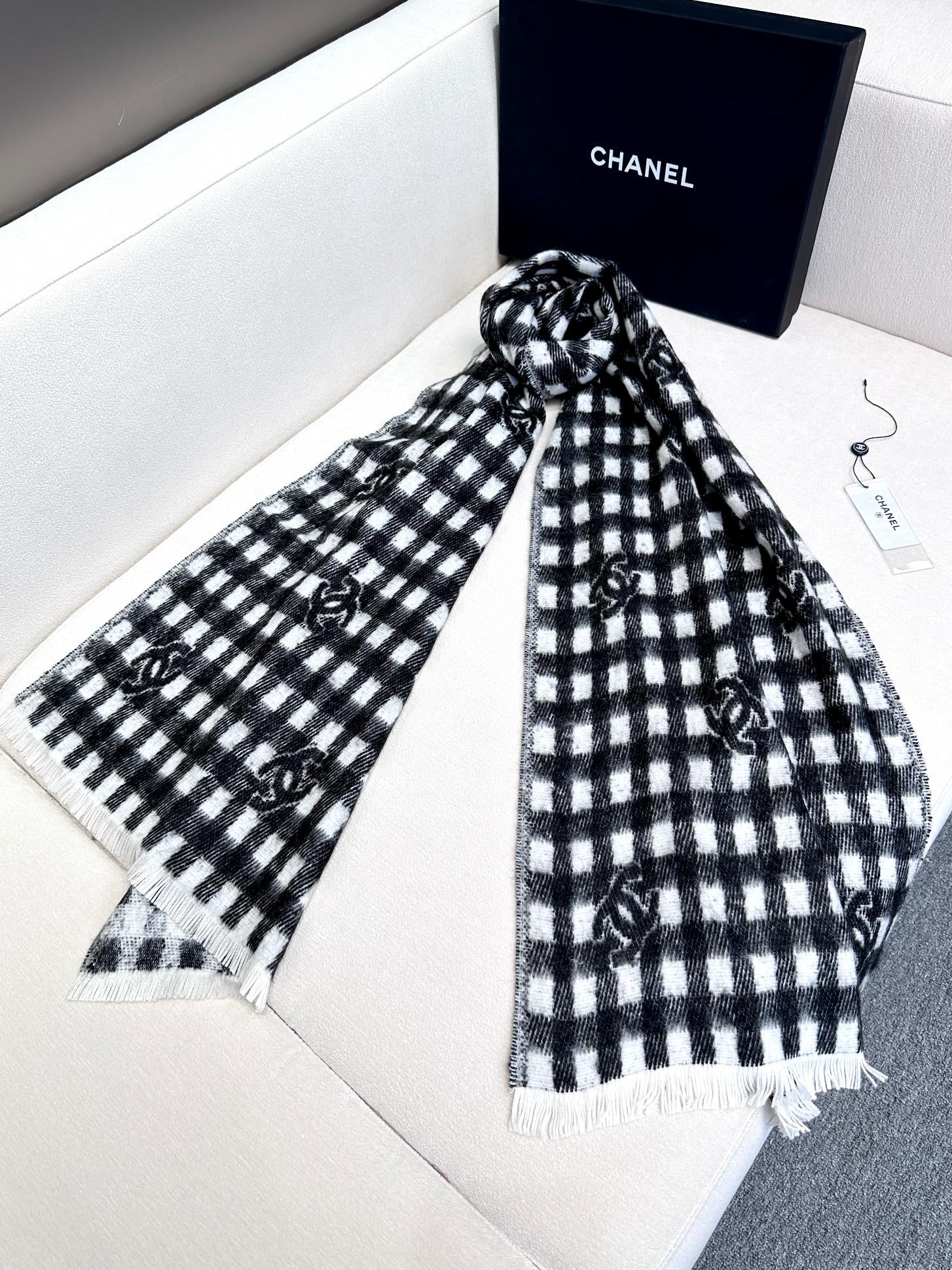 CHANEL SCARF 190 CM IN BLACK MIX WHITE CARO CASHMERE AND WOOL 390944