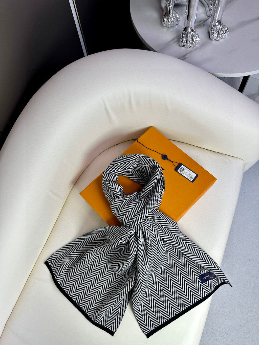 LOUIS VUITTON SCARF 180 CM IN BLACK MIX WHITE CASHMERE 393155