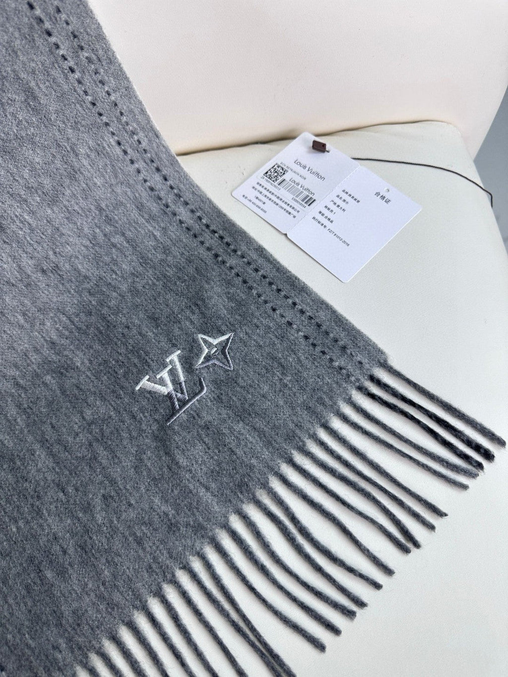 LOUIS VUITTON DUAL SCARF 180 CM IN SHARK GRAY CASHMERE 398375