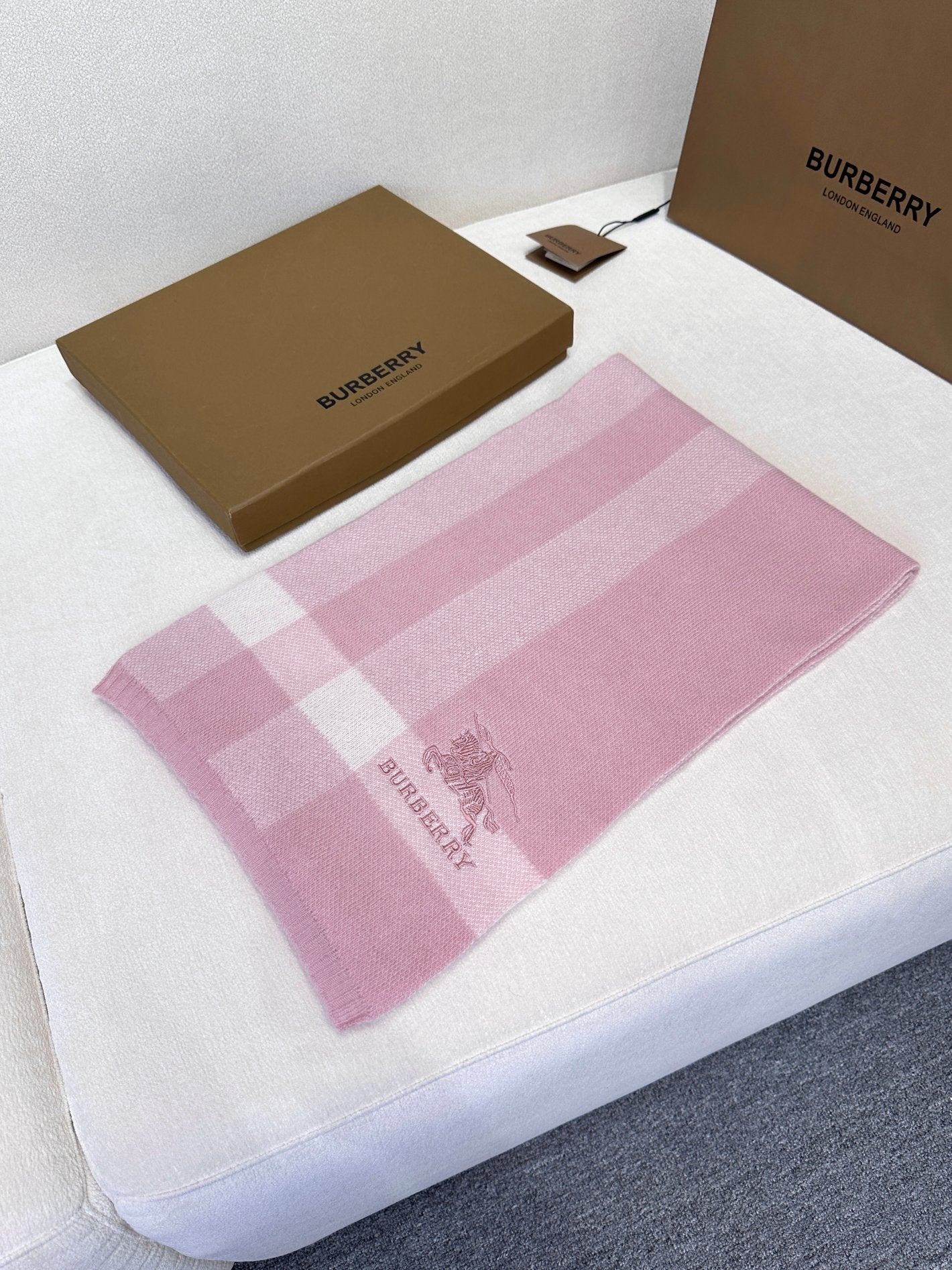 BURBERRY SCARF 190 CM IN LIGHT PINK CASHMERE  398396
