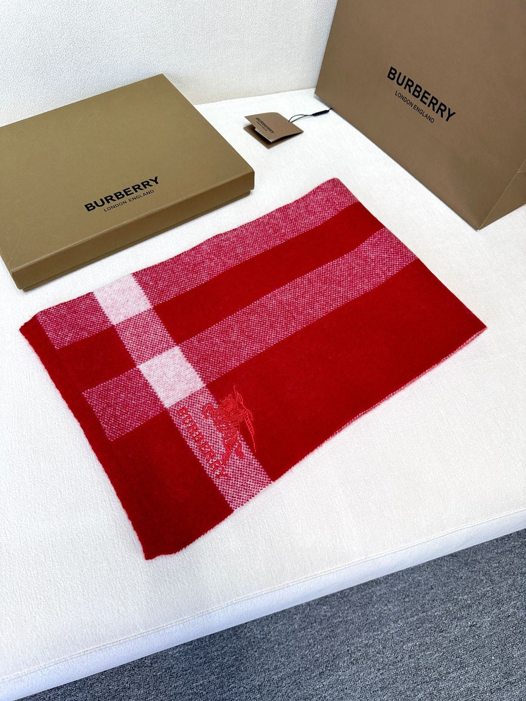 BURBERRY SCARF 190 CM IN CHERRY RED CASHMERE  398397