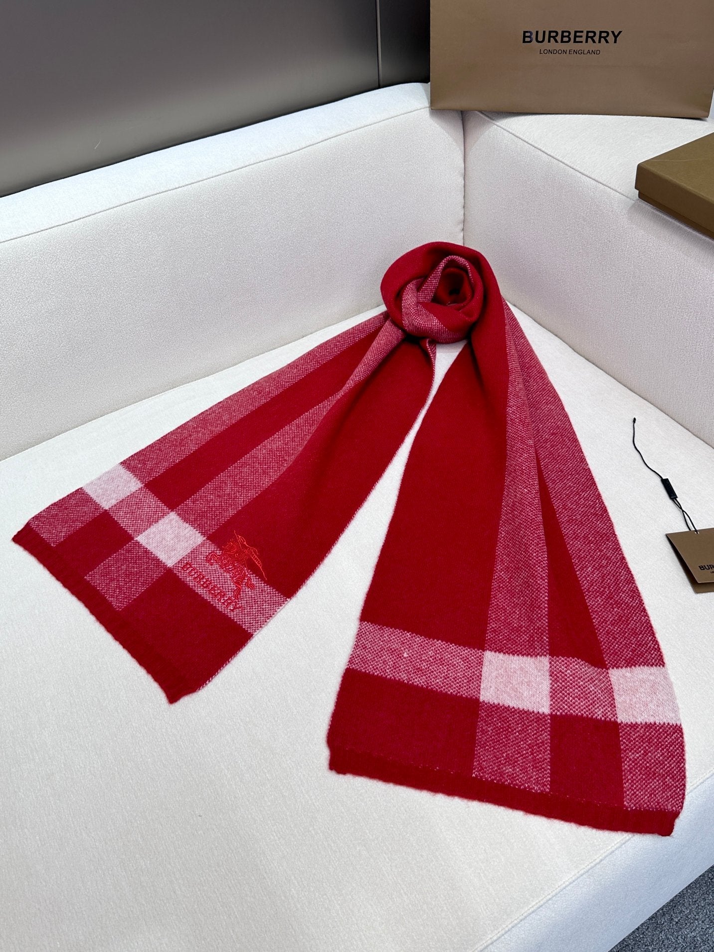 BURBERRY SCARF 190 CM IN CHERRY RED CASHMERE  398397