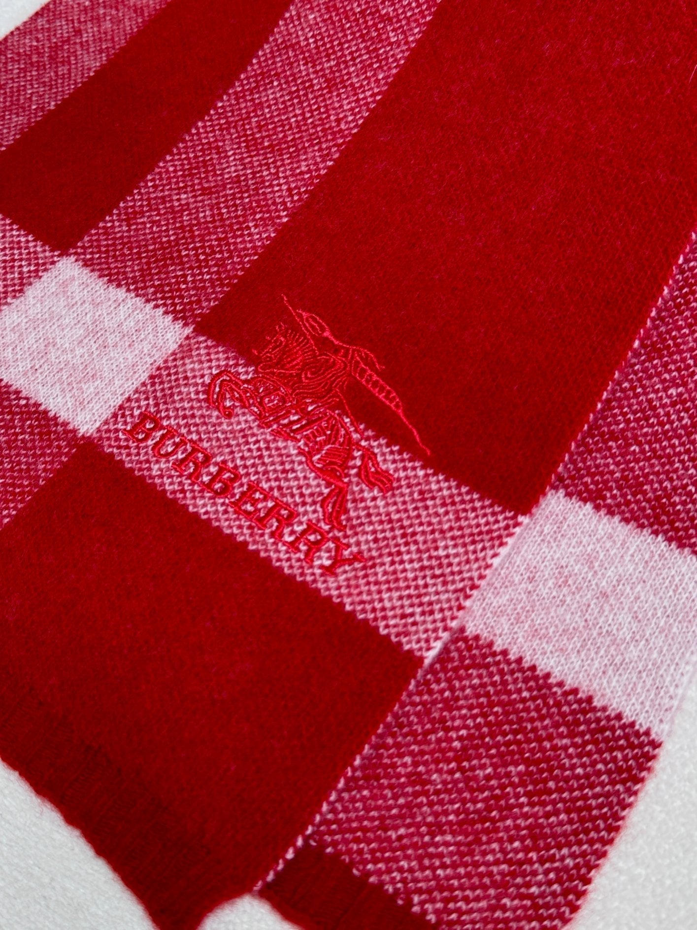 BURBERRY SCARF 190 CM IN CHERRY RED CASHMERE  398397