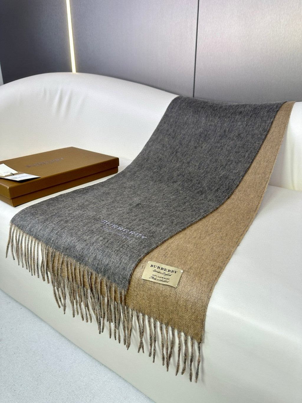 BURBERRY SCARF 180 CM IN MOUSE GRAY AND CAMEL BEIGE CASHMERE 398416