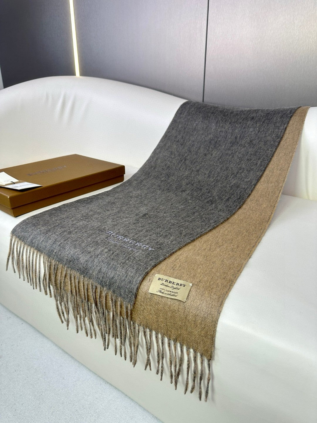 BURBERRY SCARF 180 CM IN MOUSE GRAY AND CAMEL BEIGE CASHMERE 398416