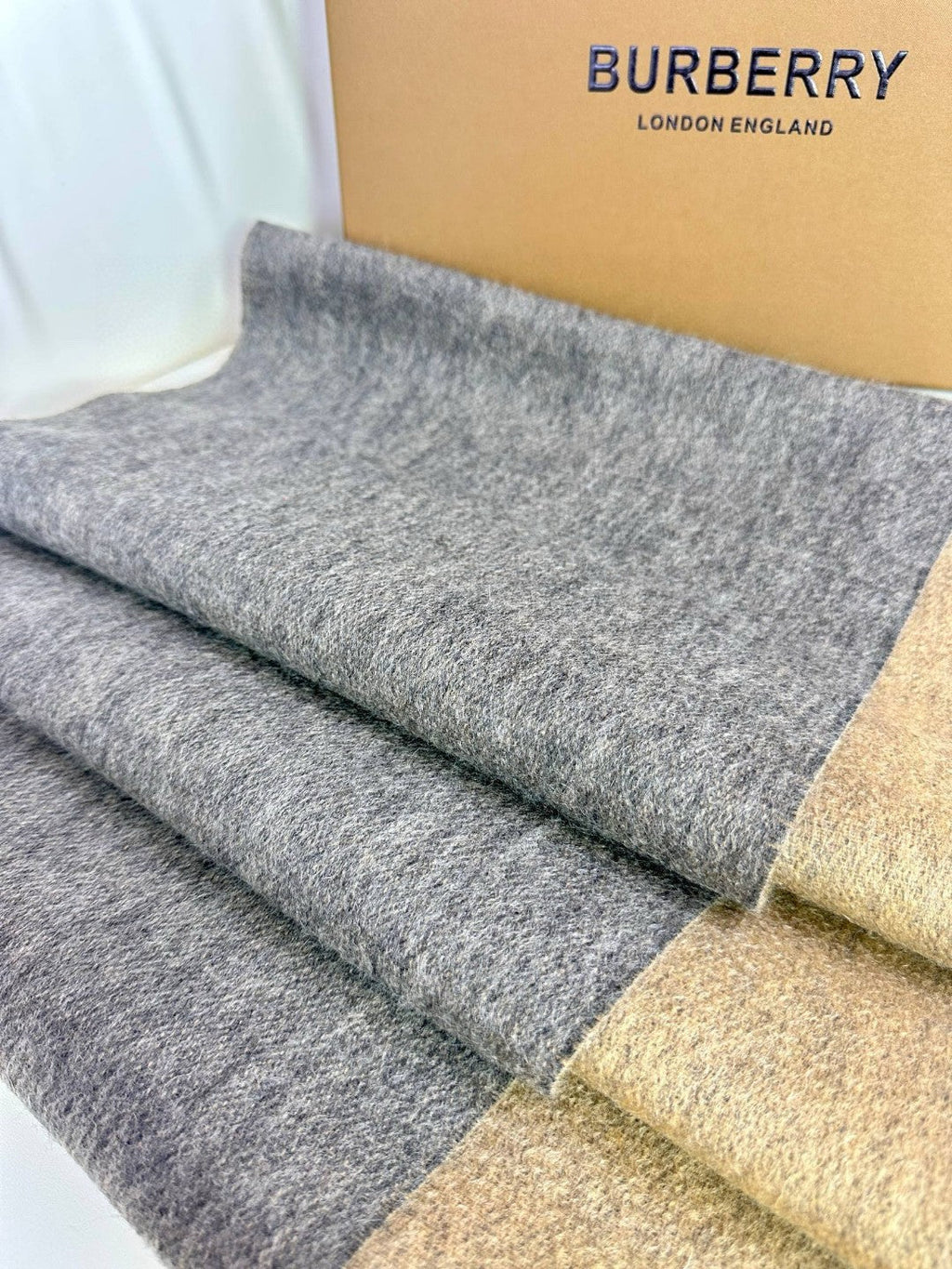 BURBERRY SCARF 180 CM IN MOUSE GRAY AND CAMEL BEIGE CASHMERE 398416