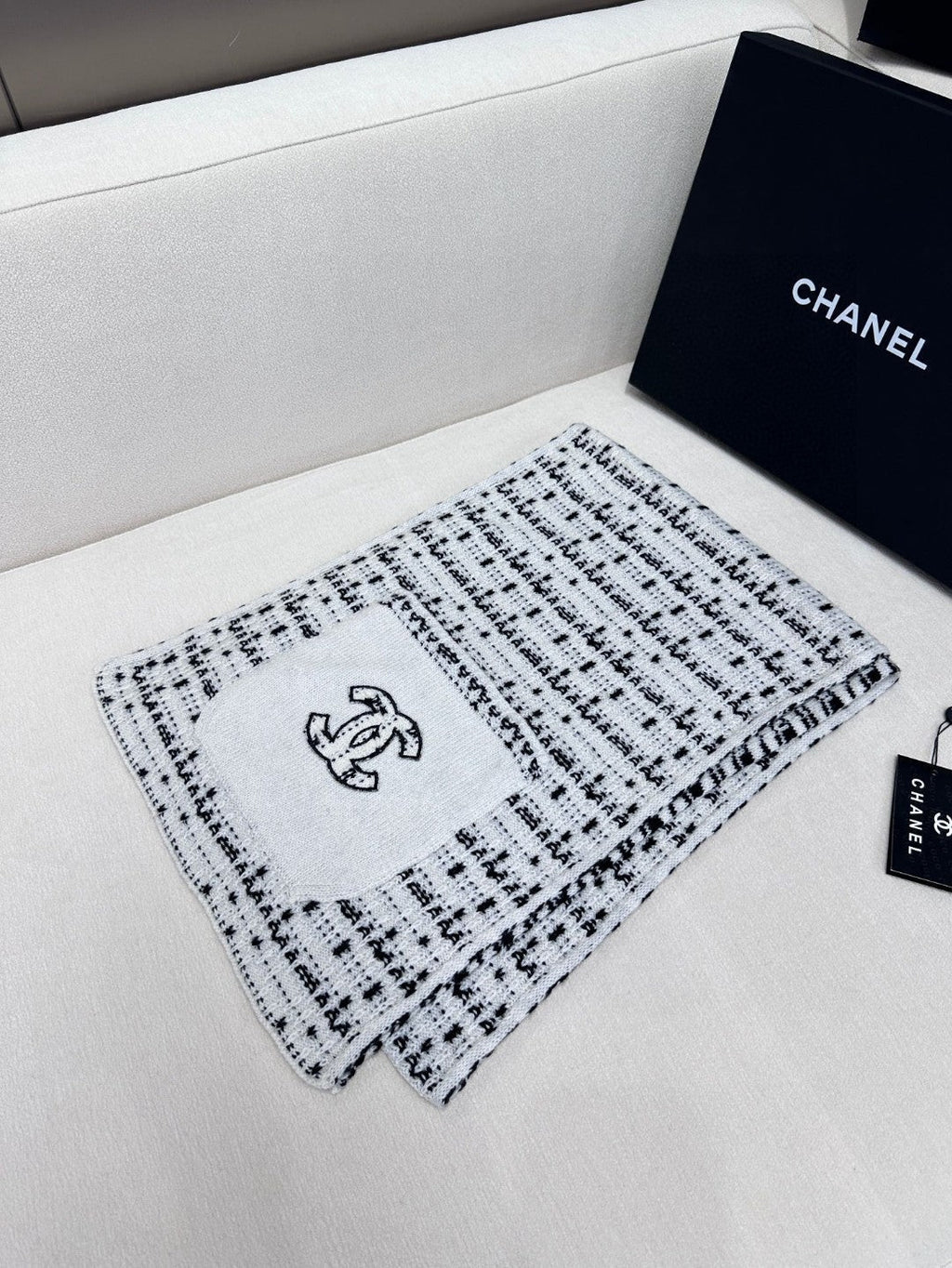 CHANEL SCARF 180 CM IN WHITE MIX BLACK CASHMERE 403851