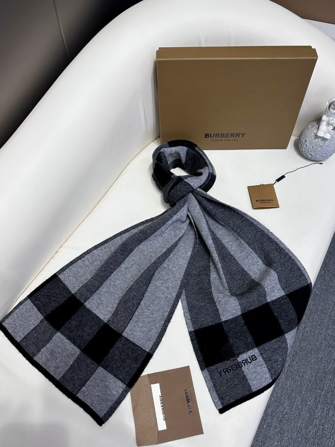 BURBERRY SCARF 180 CM IN LIGHT GRAY MIX BLACK CASHMERE 403870