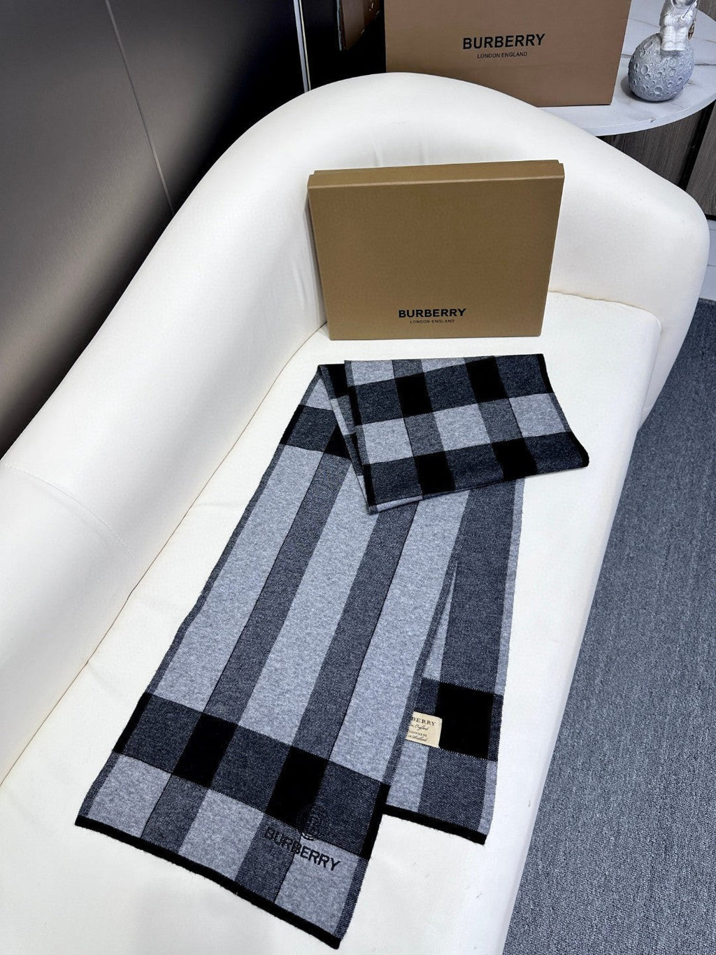 BURBERRY SCARF 180 CM IN LIGHT GRAY MIX BLACK CASHMERE 403870