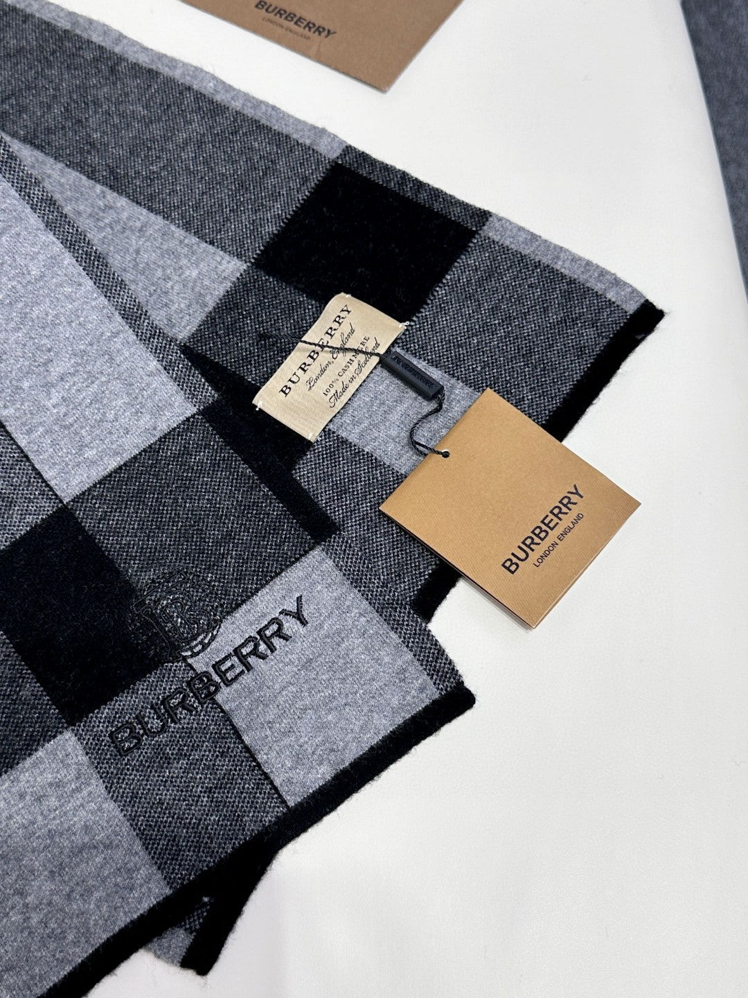 BURBERRY SCARF 180 CM IN LIGHT GRAY MIX BLACK CASHMERE 403870