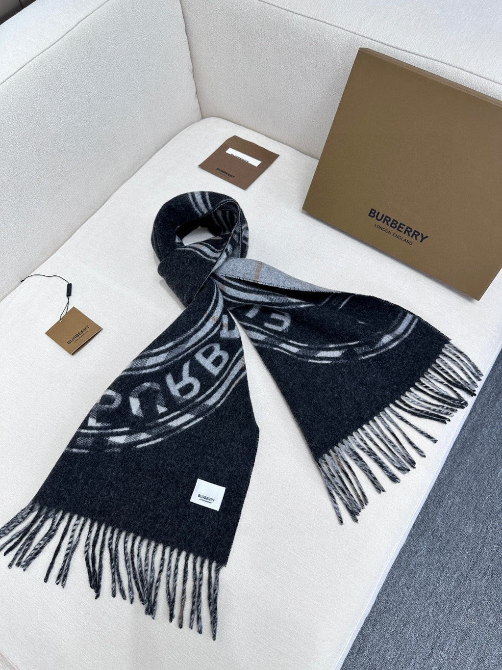 BURBERRY SCARF 180 CM IN BLACK AND LIGHT GRAY CASHMERE  407242