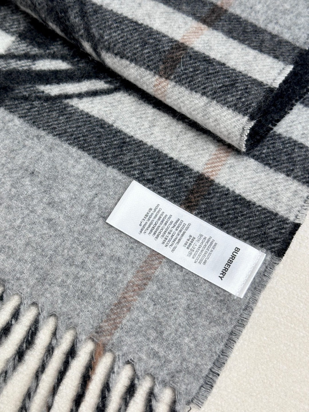 BURBERRY SCARF 180 CM IN BLACK AND LIGHT GRAY CASHMERE  407242