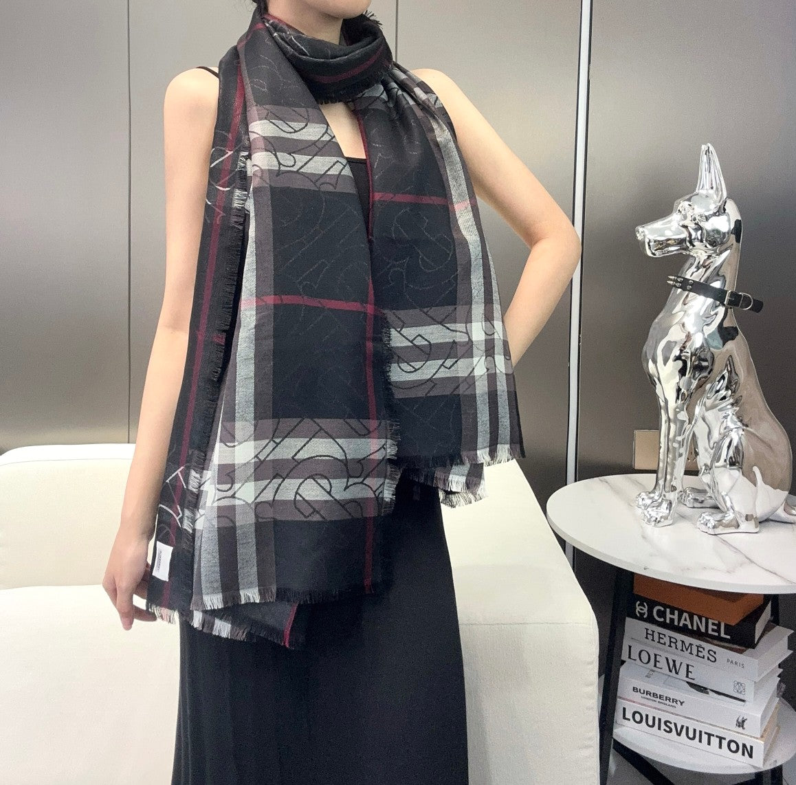 BURBERRY SCARF 220 CM IN BLACK VISCOSE AND MULBERRY SILK 408540