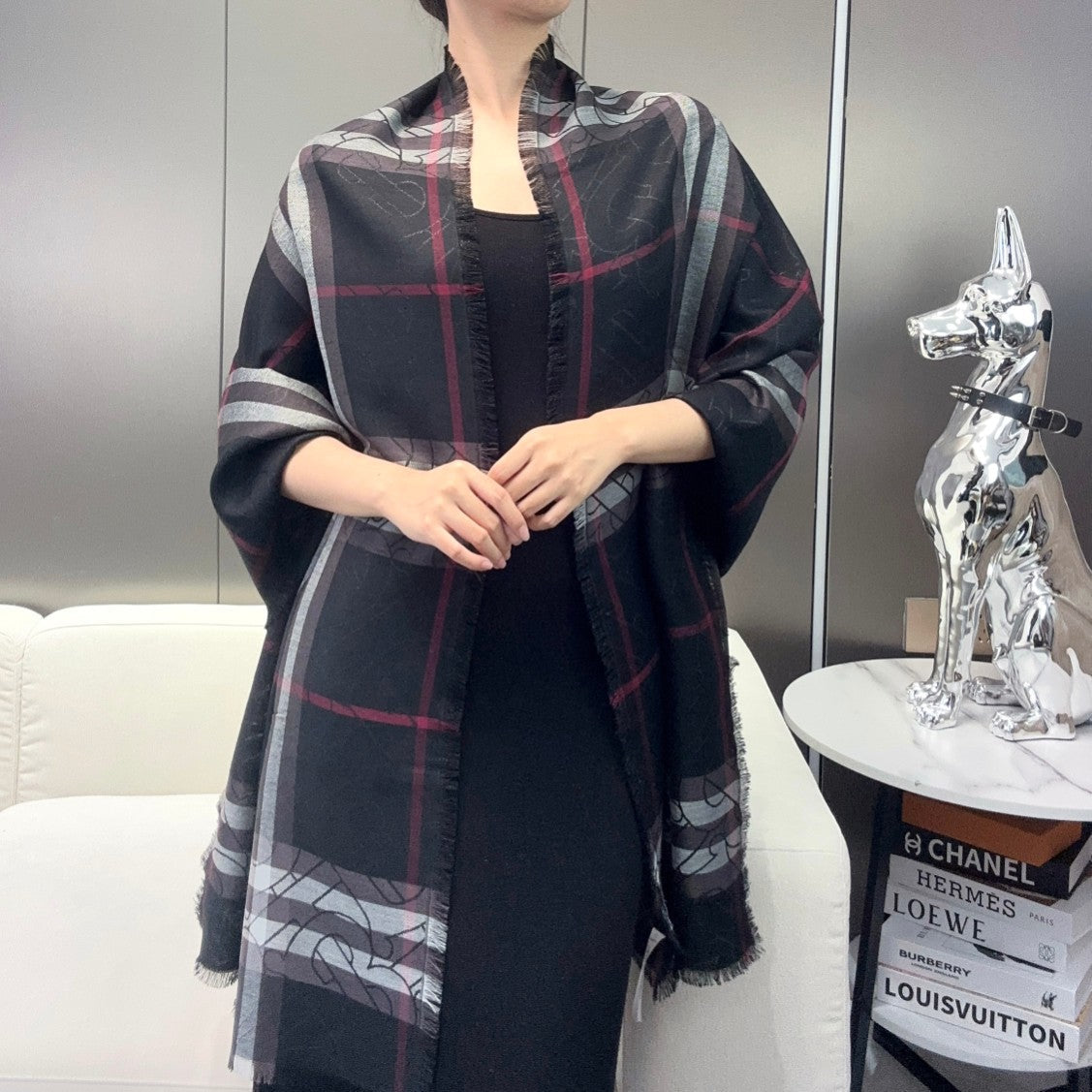 BURBERRY SCARF 220 CM IN BLACK VISCOSE AND MULBERRY SILK 408540