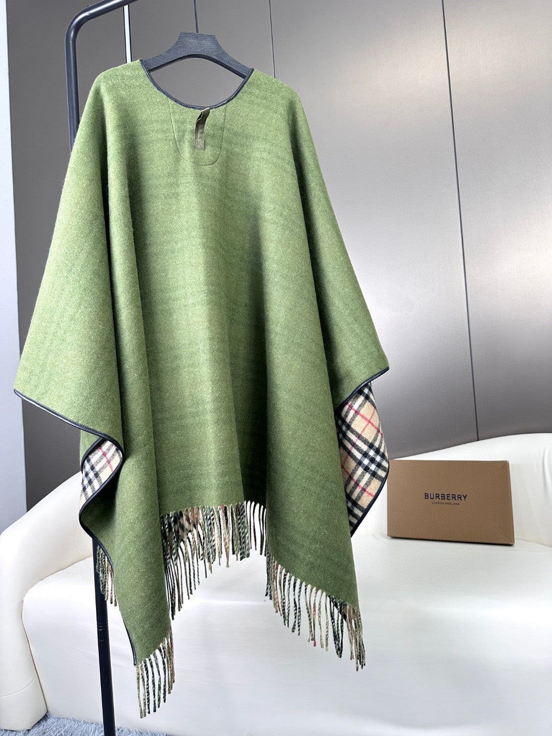 BURBERRY CHECK CAPE IN JADE GREEN WOOL 410153