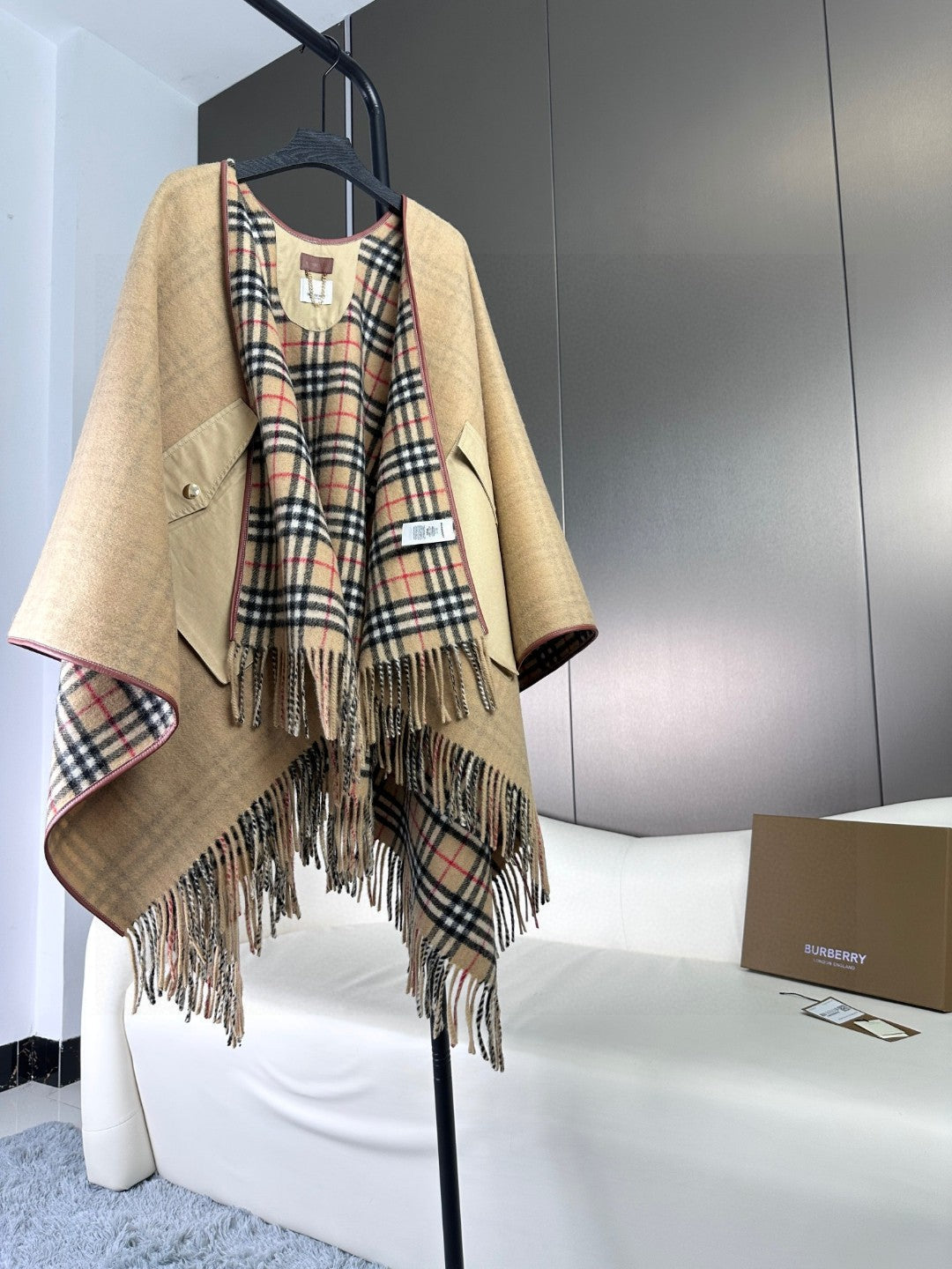 BURBERRY CHECK CAPE IN SAND BROWN WOOL 410154