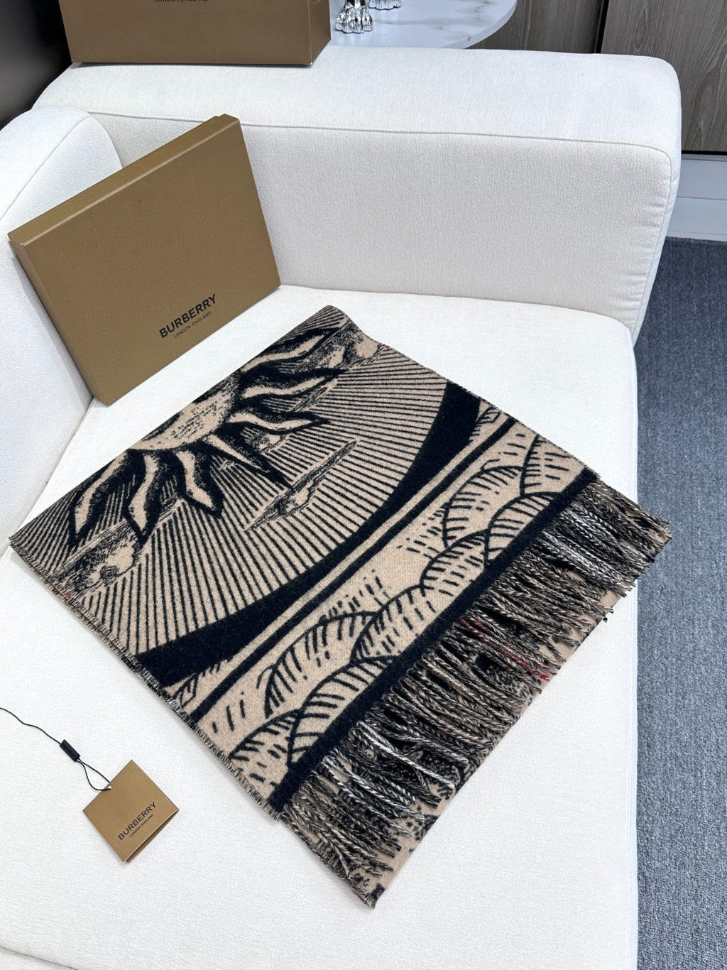 BURBERRY REVERSIBLE EKD SCARF 210 CM IN BLACK MIX CAMEL BEIGE CASHMERE 410182