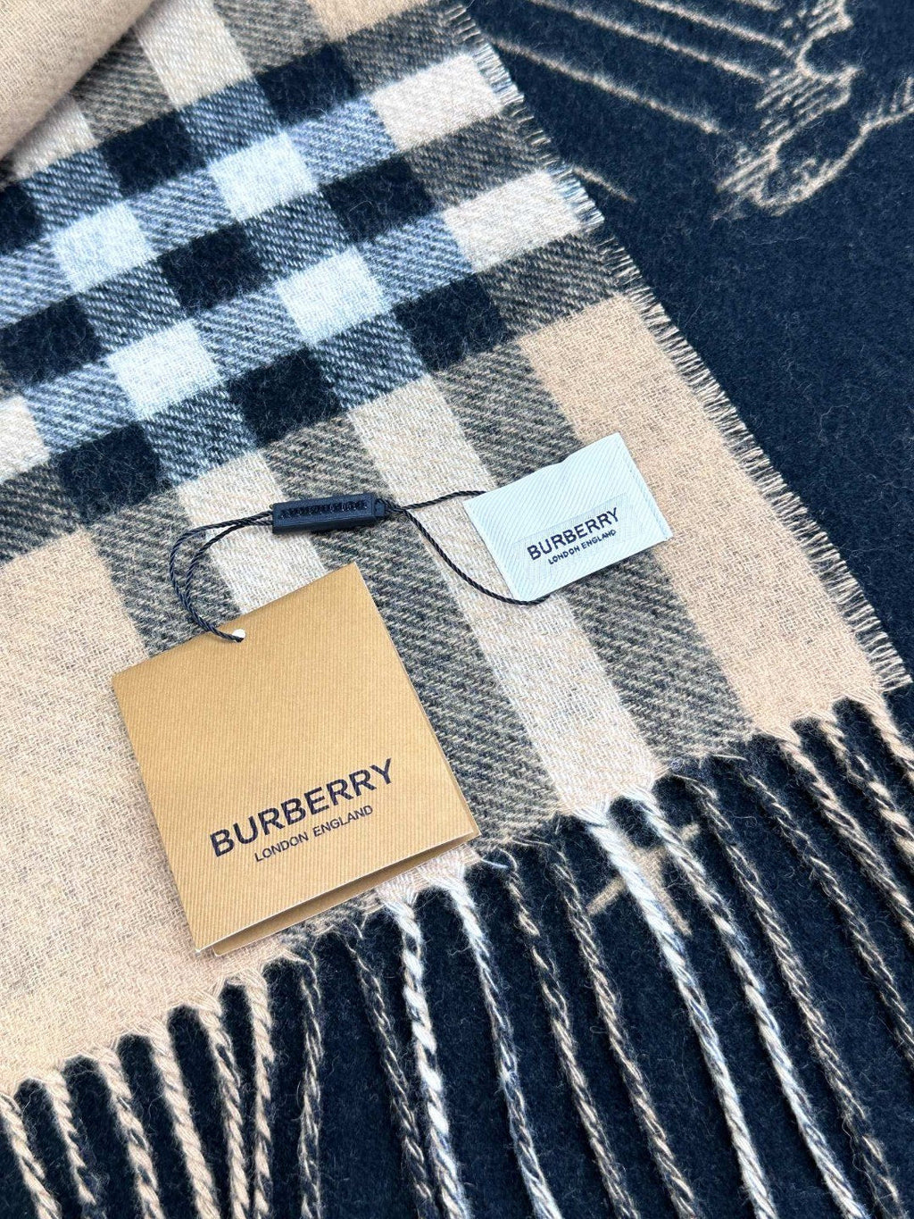 BURBERRY REVERSIBLE EKD SCARF 210 CM IN BLACK MIX CAMEL BEIGE CASHMERE 410182