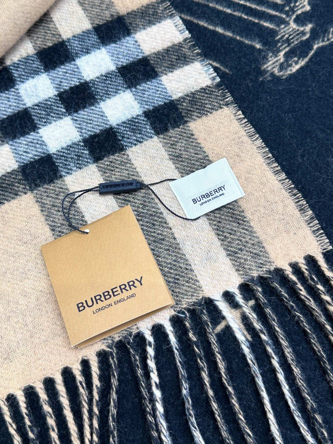 BURBERRY REVERSIBLE EKD SCARF 210 CM IN BLACK MIX CAMEL BEIGE CASHMERE 410182