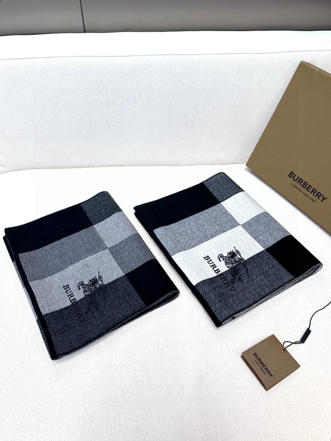 BURBERRY BBR SCARF 180 CM IN CASHMERE 531594