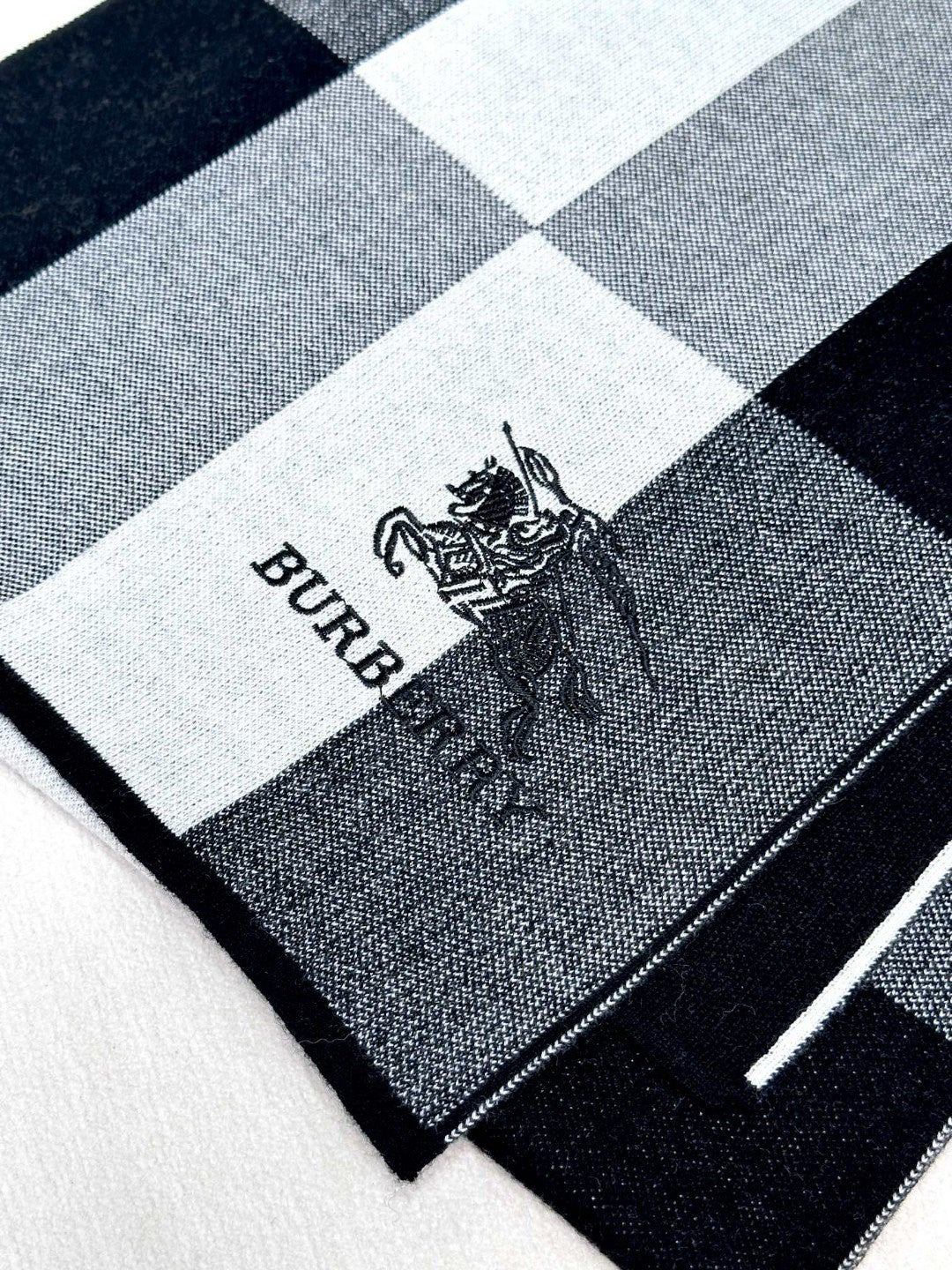 BURBERRY BBR SCARF 180 CM IN CASHMERE 531594