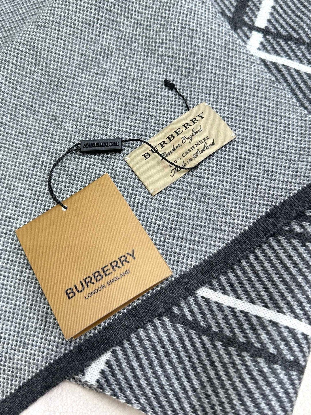 BURBERRY BBR SCARF 180 CM IN CASHMERE 547207
