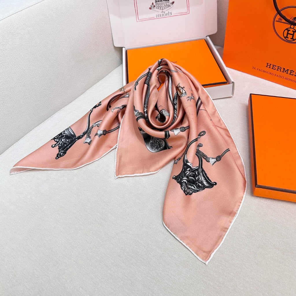 HERMES HERMES 25S SCARF 90 IN SILK 720007